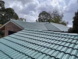 Photo of a roof done with the colour: Caulfield Green