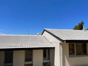 Photo of a roof done with the colour: Colorbond Dune