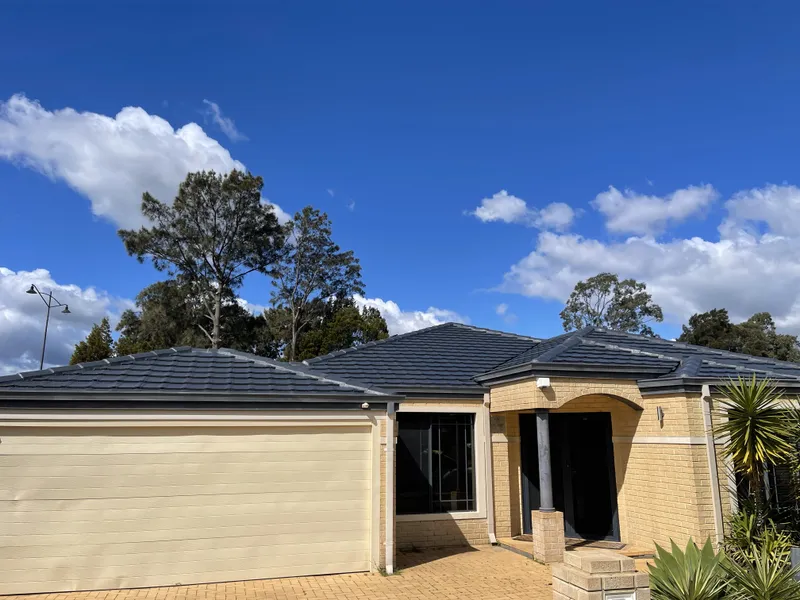 Perth roof with Charcoal Dulux Acratex coating - view 1