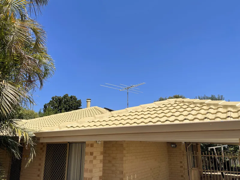 Perth roof with Wheat Dulux Acratex coating - view 1