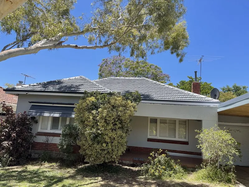 Perth roof with Colorbond Basalt Dulux Acratex coating - view 1