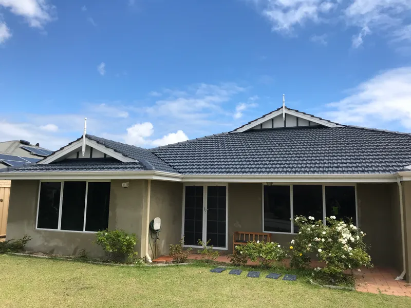 Perth roof with Twilight Shadow Dulux Acratex coating - view 1