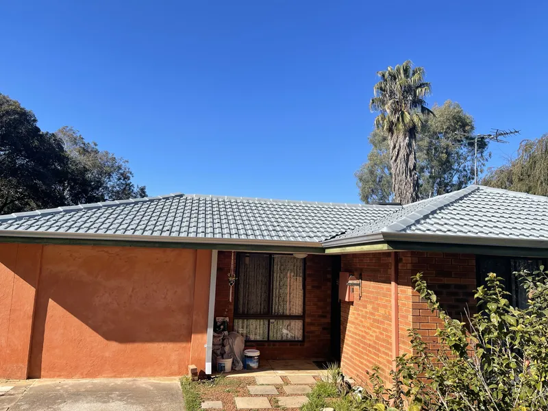 Perth roof with Colorbond Windspray Dulux Acratex coating - view 1