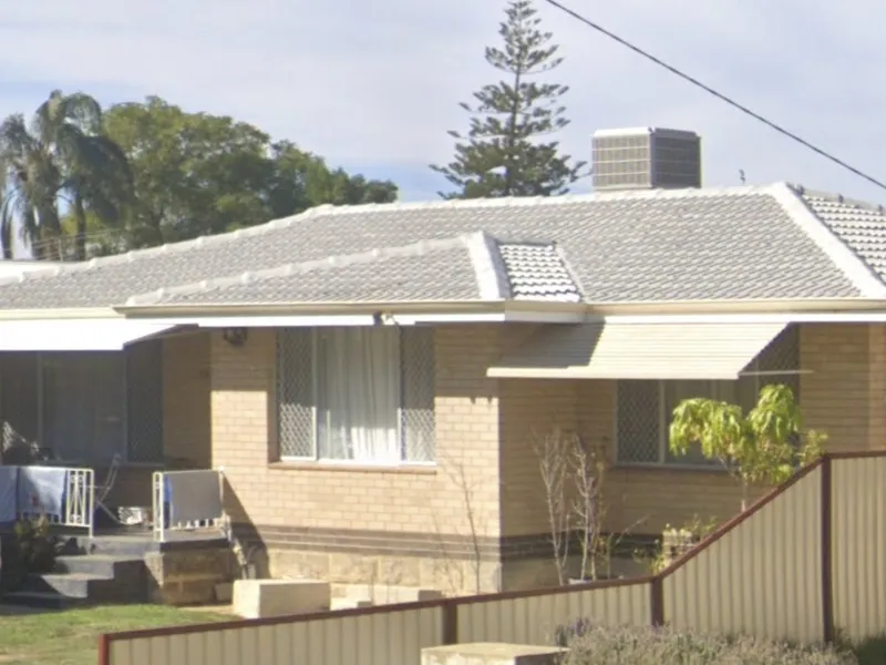 Perth roof with Birch Grey Dulux Acratex coating - view 2