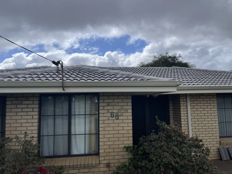 Perth roof with Colorbond Jasper Dulux Acratex coating - view 2