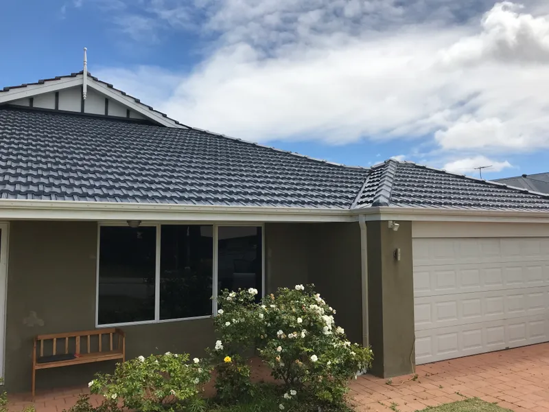 Perth roof with Twilight Shadow Dulux Acratex coating - view 2