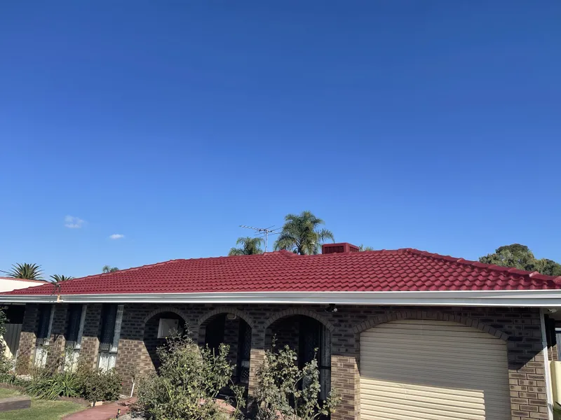 Perth roof with Ferric Red Dulux Acratex coating - view 3