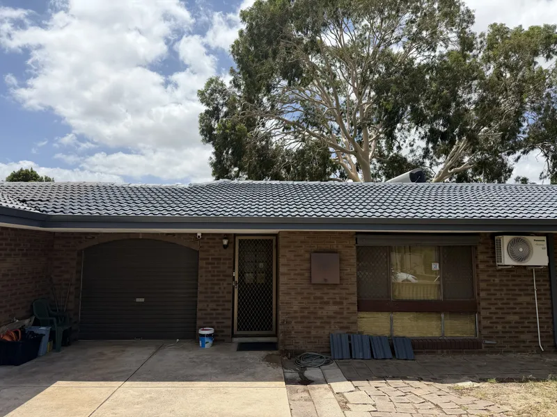 Perth roof with Twilight Shadow Dulux Acratex coating - view 3
