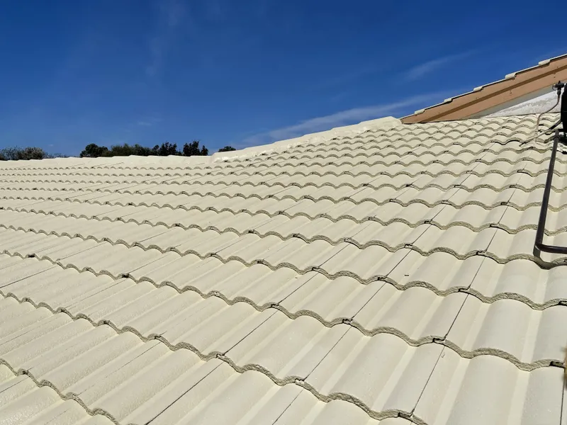 Perth roof with Colorbond Classic Cream Dulux Acratex coating - view 3