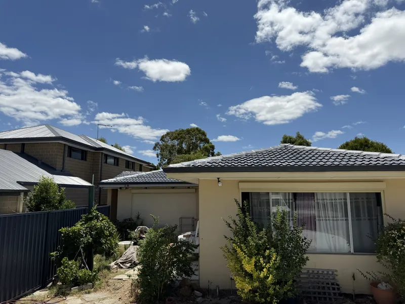 Perth roof with Colorbond Ironstone Dulux Acratex coating - view 4